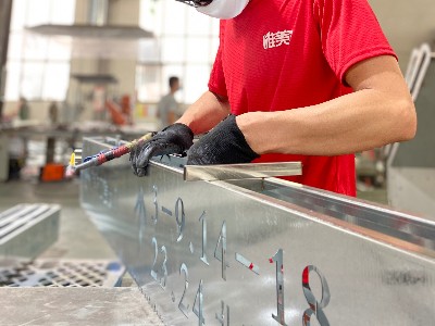 各種材質(zhì)標(biāo)識(shí)標(biāo)牌在制作時(shí)工藝上有哪些要求？